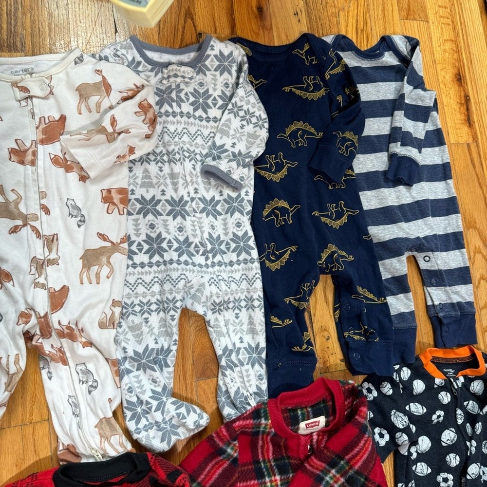 Levi's, Carters, George's -‎ 8 Baby Pajamas size 3/6 months, 6 footing,2 no food - Picture 4 of 9